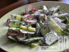 Салат из огурца и редиса